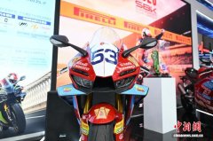 冠军赛车复刻版 张雪机车820RR-RS亮相西洽会